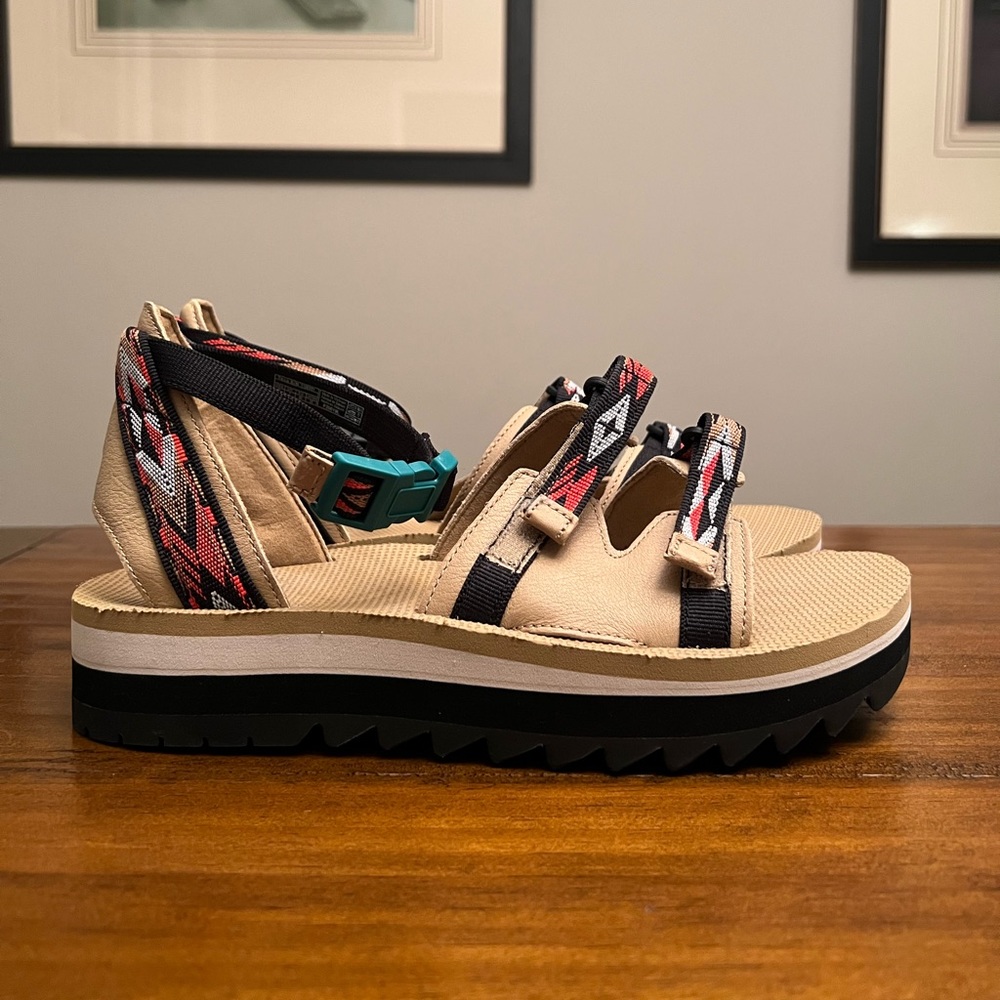 NWOB WOMENS SIZE 9 DOUBLE DIAMOND FIREY RED TEVA MIDFORM CERES SANDALS 1106991